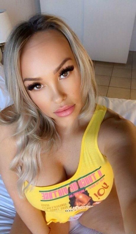 sexisuzi pornographic model gallery