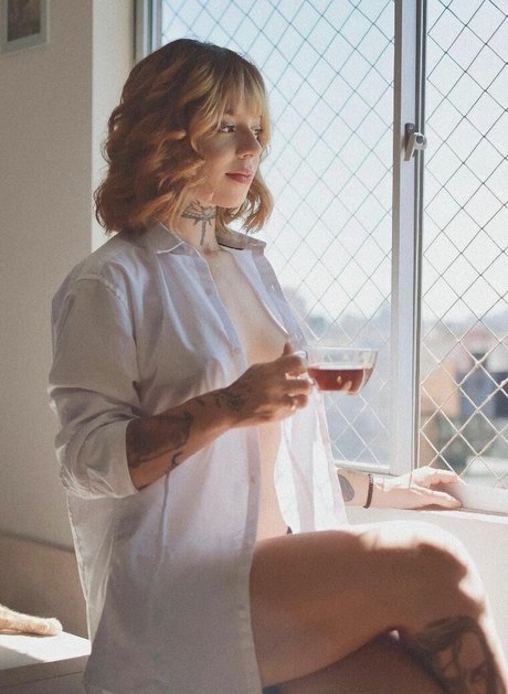 Brendazelinski model naked images