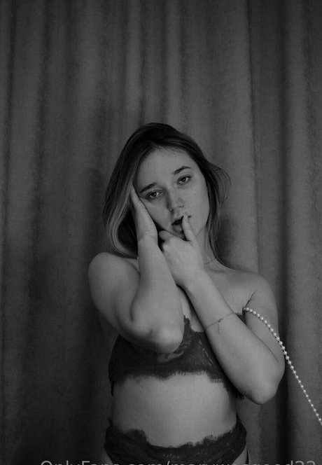 maryrosevip model nudes images