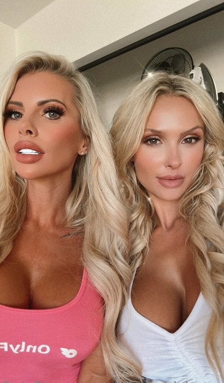 coffeeandcleavage model nude img