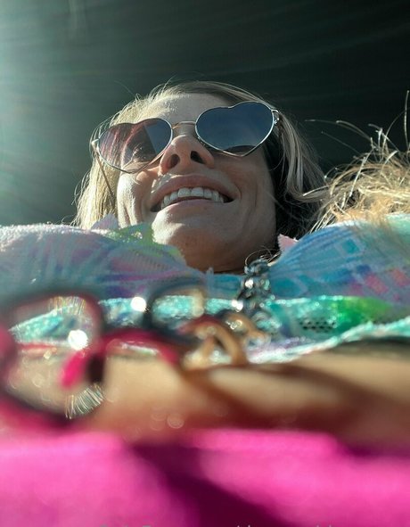 deargoddesssara model top photo