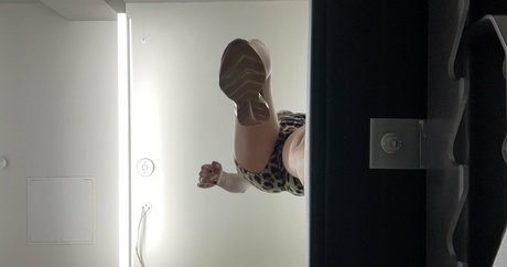 deargoddesssara pornographic model photo