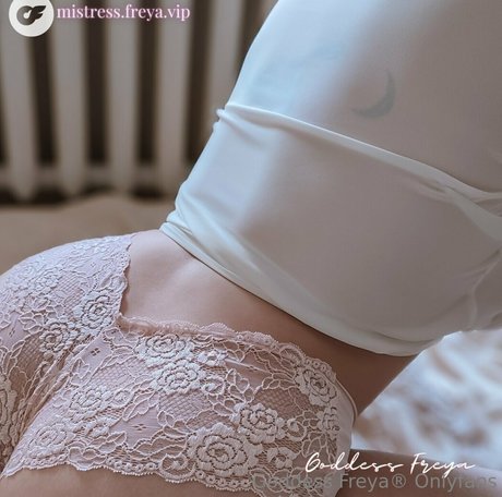 freyas kingdom pretty model pic