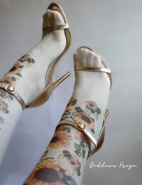 big tits midget onlyfans sexy photo