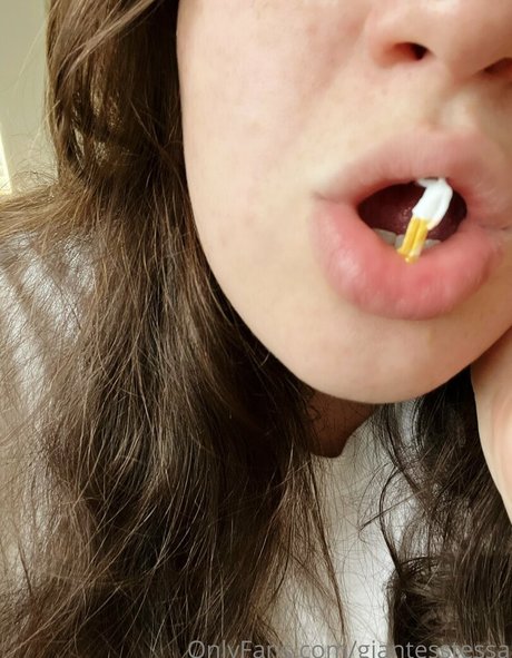 giantesstessa free actress gallery