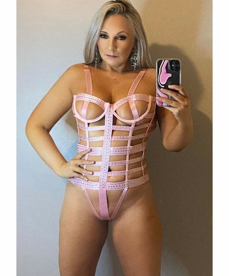 Lisamariesutzirl pornstar nudes pic