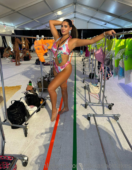 aliciashottakes naked model img