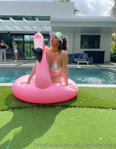 aliciashottakes Quick model image