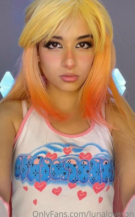 Lunaloveton model pornographic images