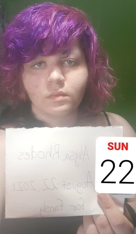 amy lovotomy top star image