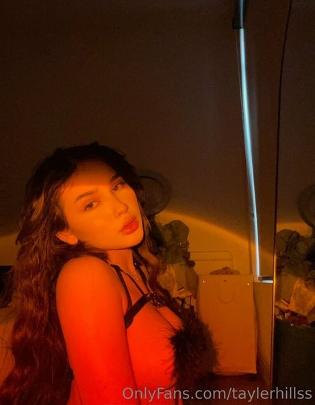 taylerhillss erotic star photos