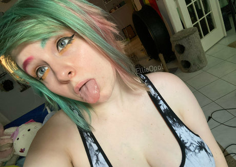 ellieopalfree Quick model image