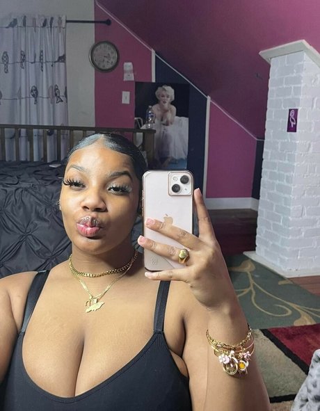 Chenille tv model art photos