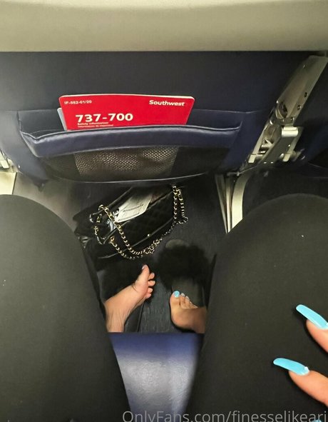 finesselikeari model porn gallery