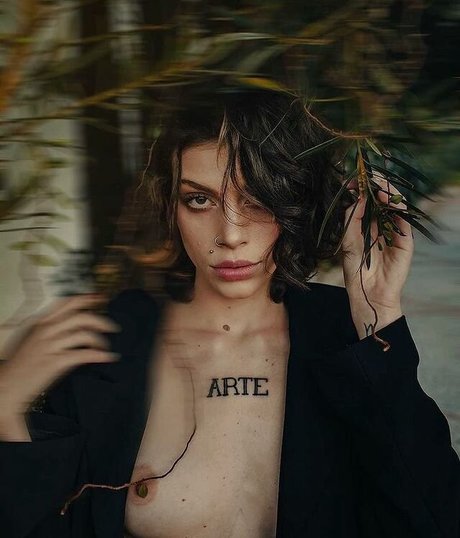 Skinnygirlonfire sexy pornstar pictures