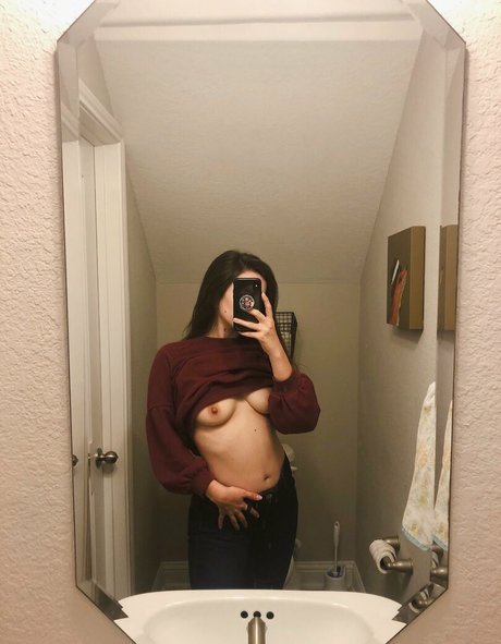 poisonxgirl nude model images