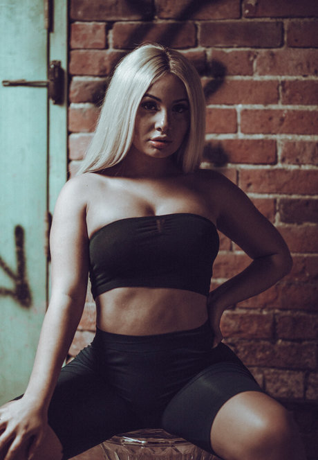 freemandy nude model image