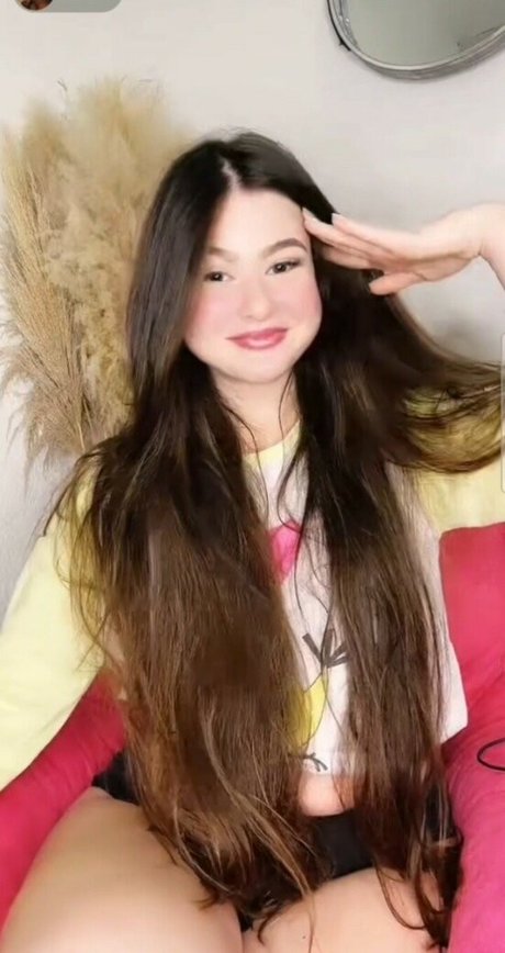 Nicolle Caroline star free pic