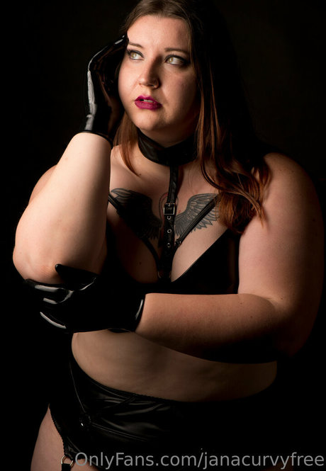 janacurvyfree model hot picture