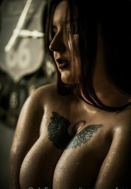 janacurvyfree model high quality image