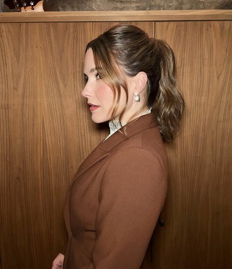 Sophia Bush star erotic pics