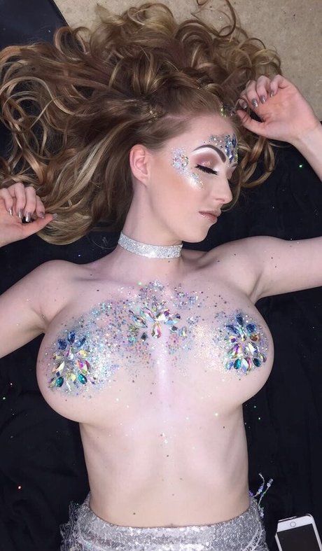 Aliceebrookees star beautiful pics