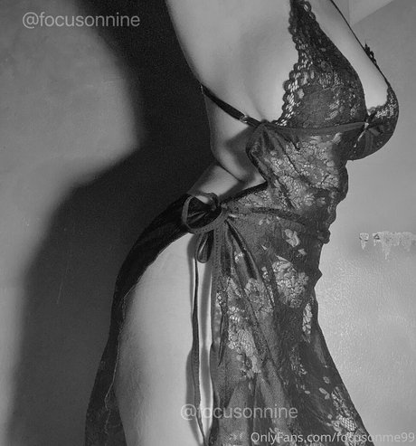 focusonme99 erotic star photo