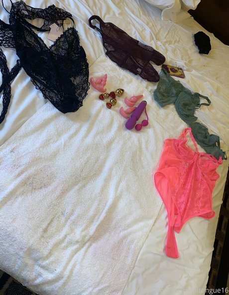 tsunamitongue16 naked pornstar archive