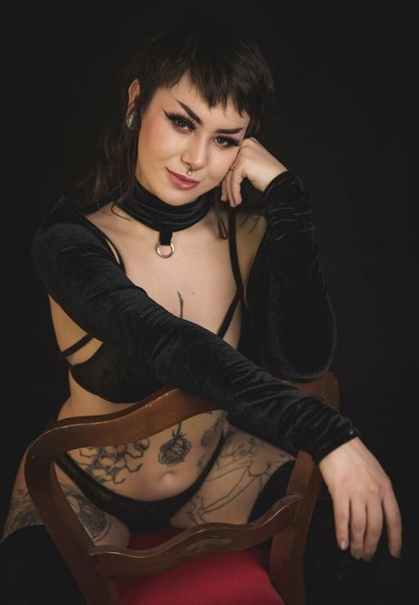 Synthia Valentine pornstar high quality picture