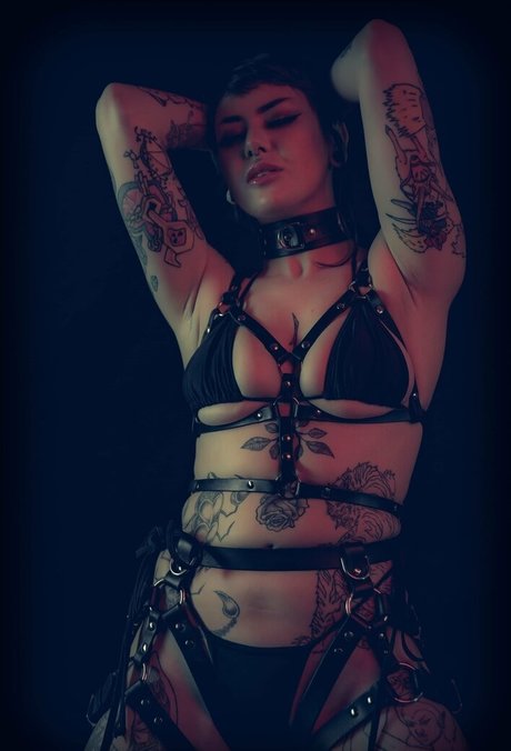 Synthia Valentine naked star picture