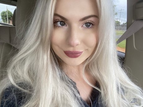 Riley Sinclair perfect model gallery