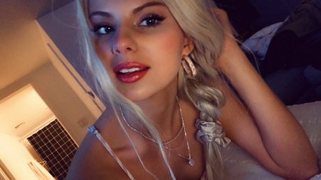 Riley Sinclair model naked photo