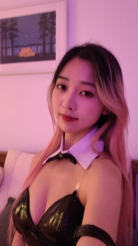 dear chuu model art pictures