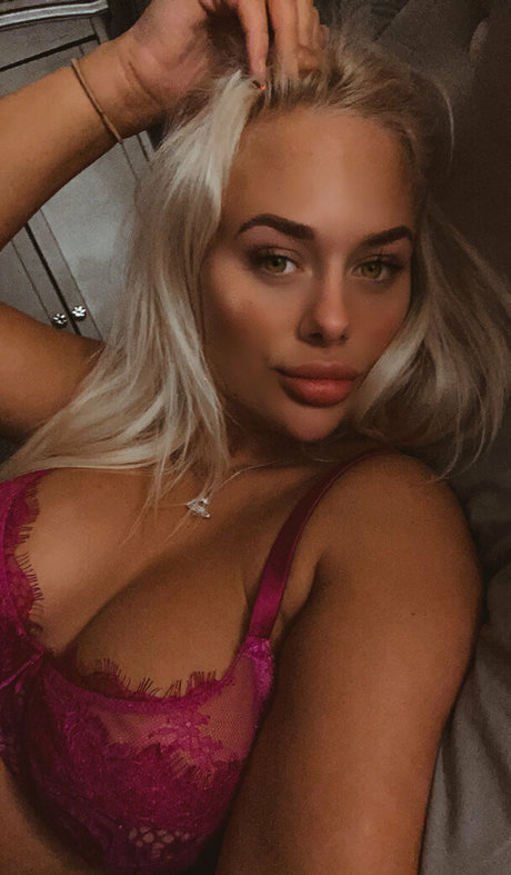 louiselou exclusive star photos