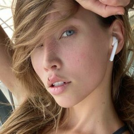 robinsoncrusoe pornographic actress photo