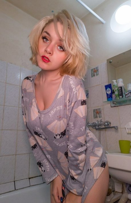 Velvetnight pornographic model photos