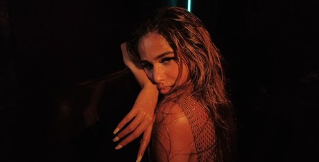 Poonam Pandey model adult images