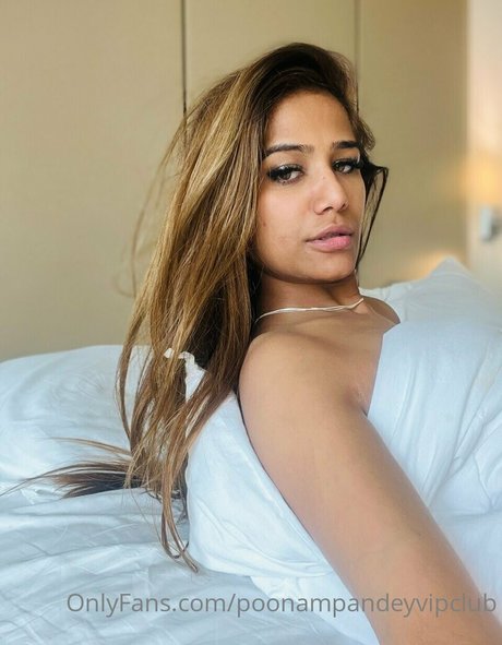 Poonam Pandey beautiful pornstar photo