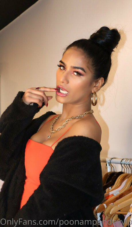 Poonam Pandey pornstar top picture