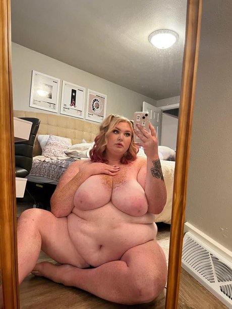 Kait Freckles high quality model pic