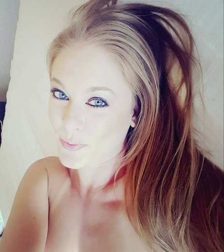 Las Vegas Hotwife free model gallery