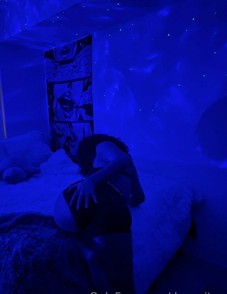 Devenityy nice model pic