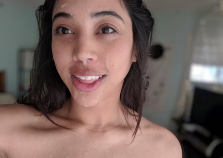 KissingHigh star nude image