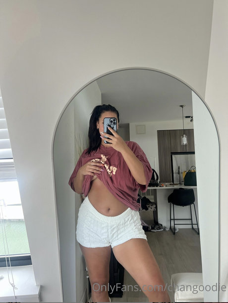 Changoodie adult model pic