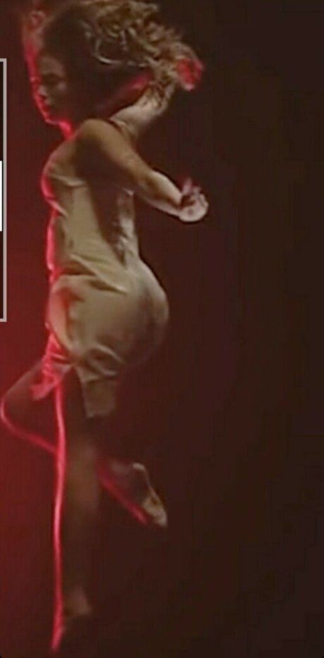 Emily Rudd hd model img