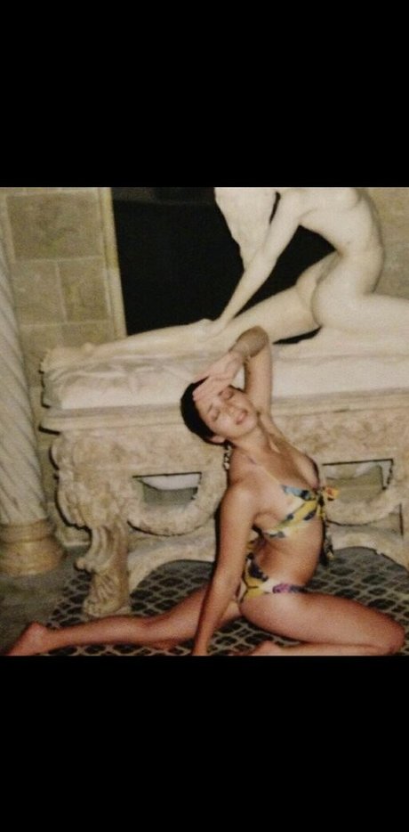 Emily Rudd star high quality pics