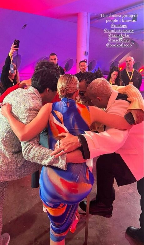 Emily Rudd star pornographic picture