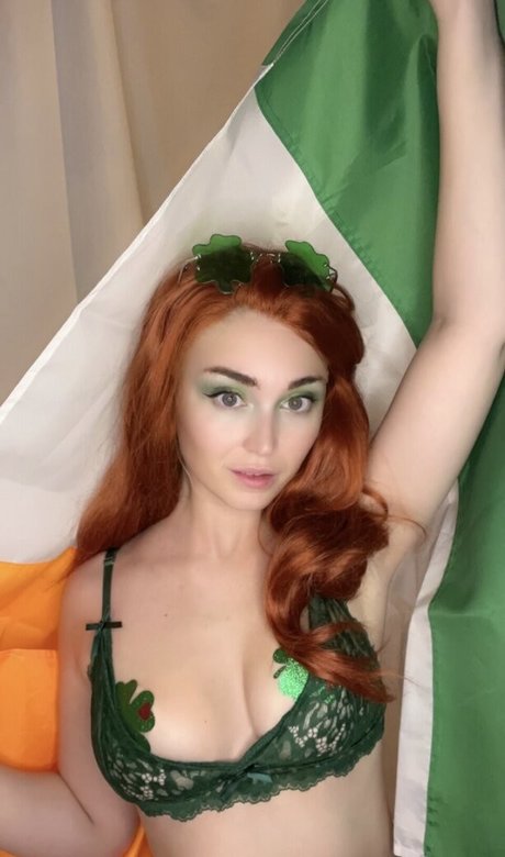 Ashton Birdie star photos