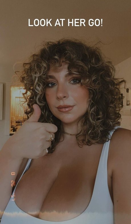 Alex Gervasi beautiful model picture