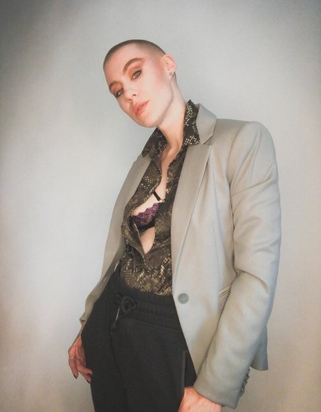 Comicbookgirl19 sexy star img